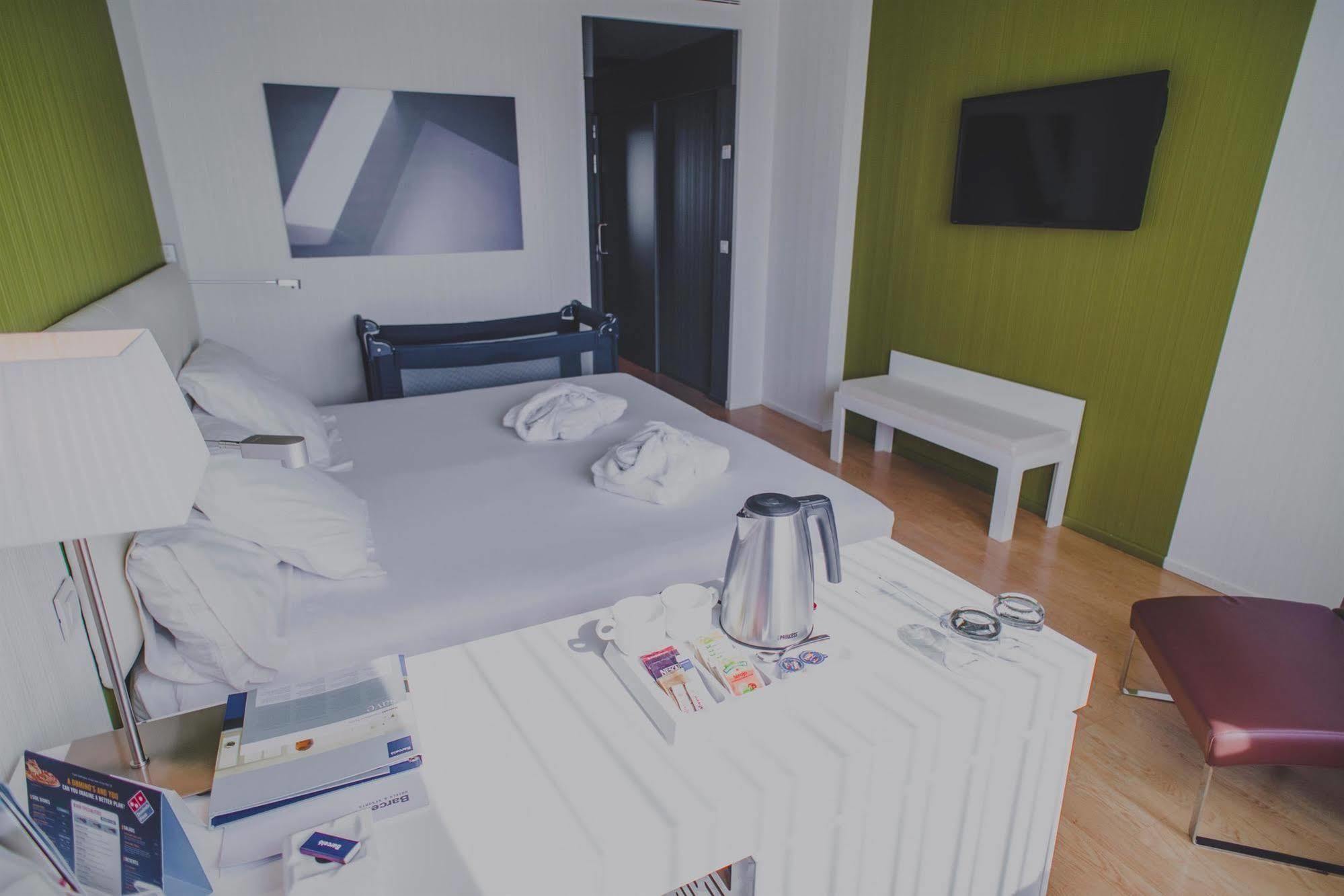 Hotel Zentral Castellana Norte Madrid Bagian luar foto